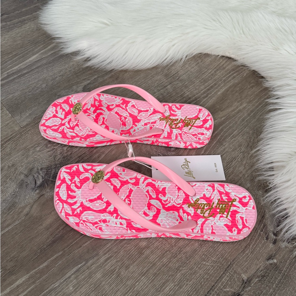 ποΈ LILLY PULITZER Sandsational Square Toe Flip Flop Color: Cane Coral Crab
